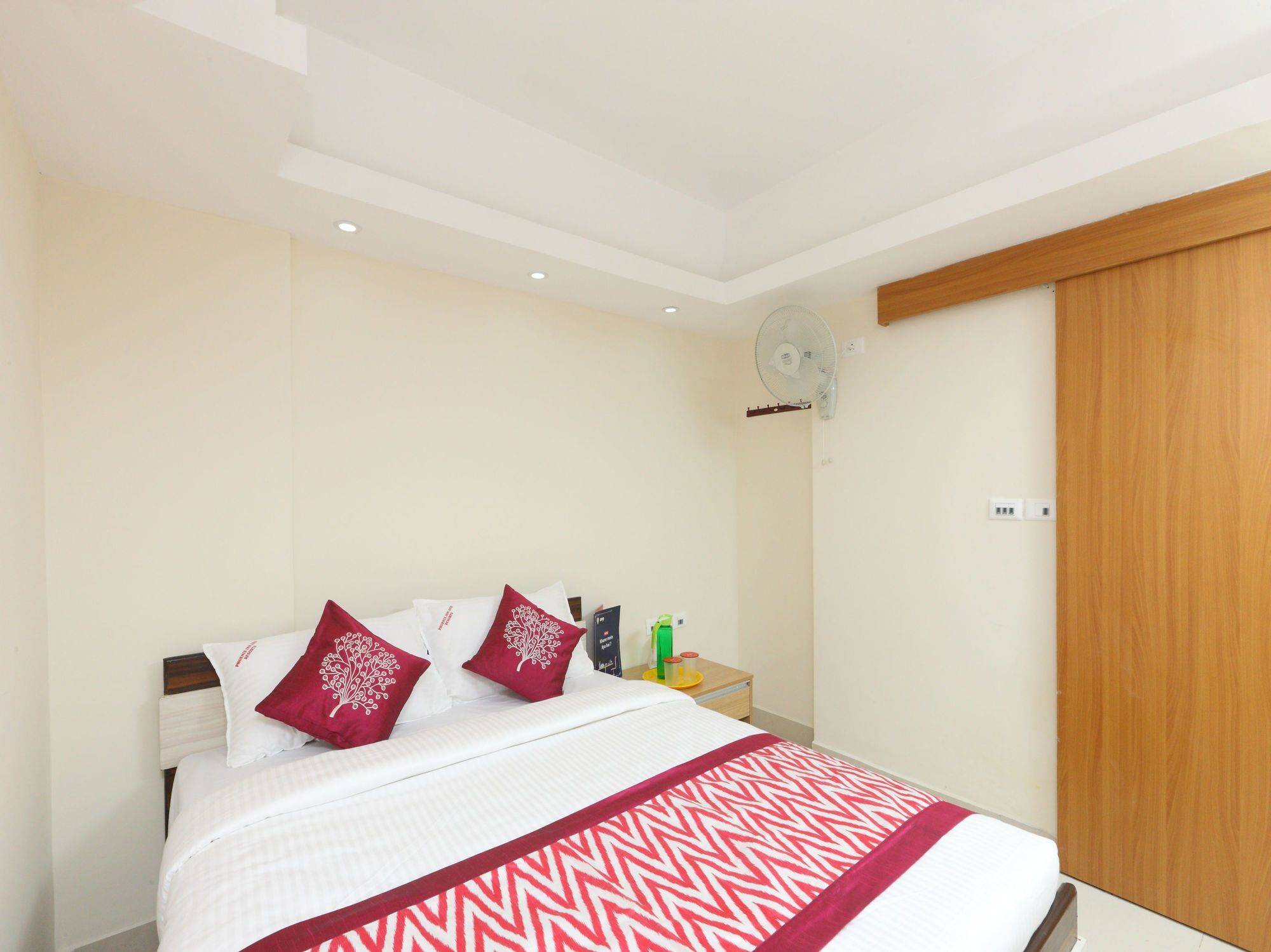 Oyo 11342 Phoenix Inn Chennai Exterior foto